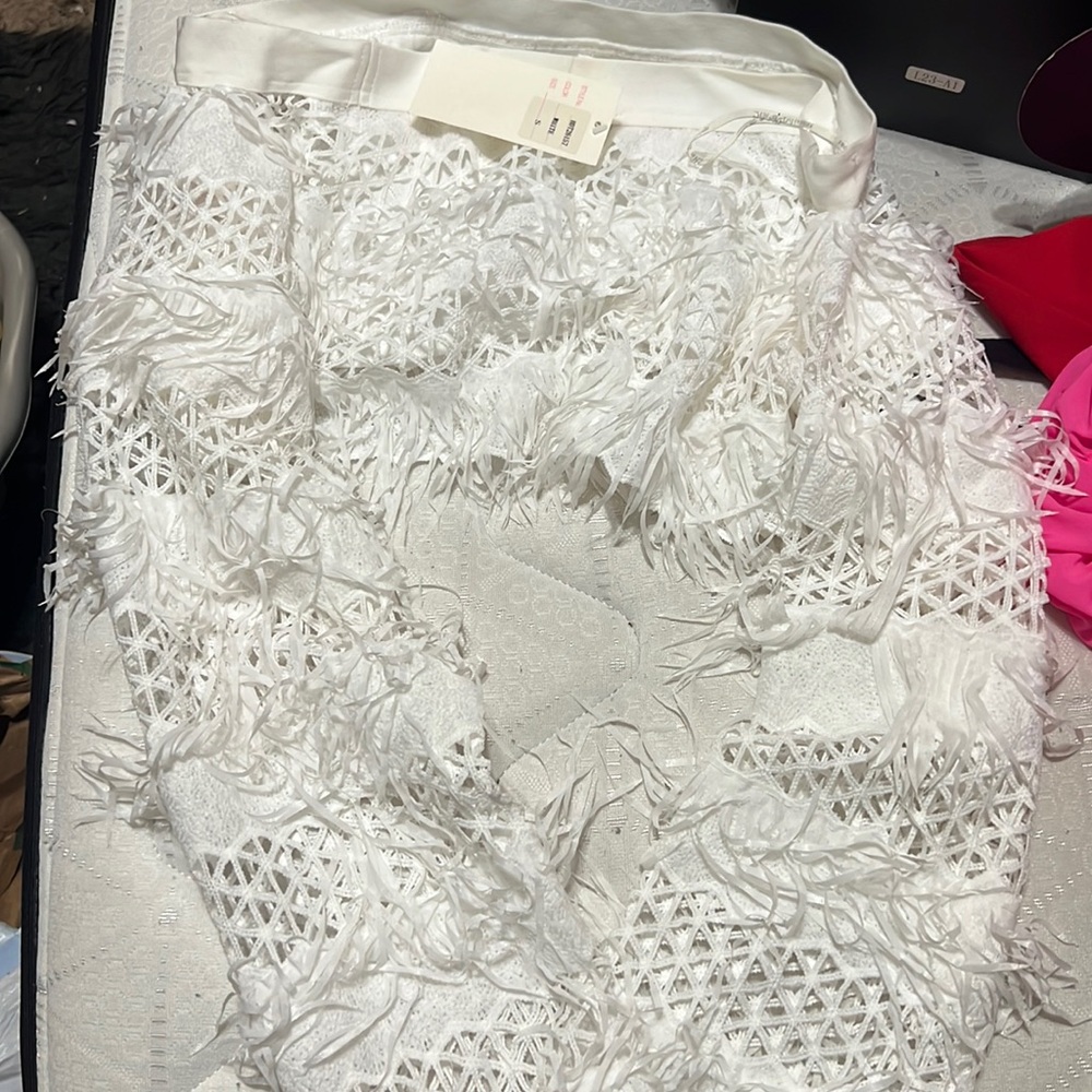 white shingle cropped long sleeve